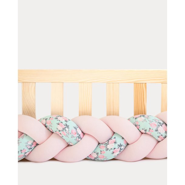 Flettet sengerand - Lyserd &amp; blomstret