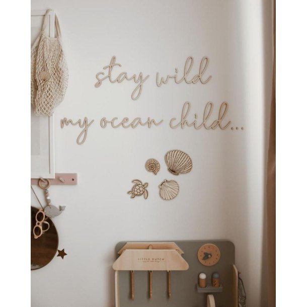Tr� inskription - Stay wild my ocean child
